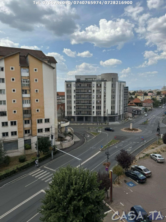 Apartament 5 Camere, Etaj 5/8, Bulevardul Republicii - Zona