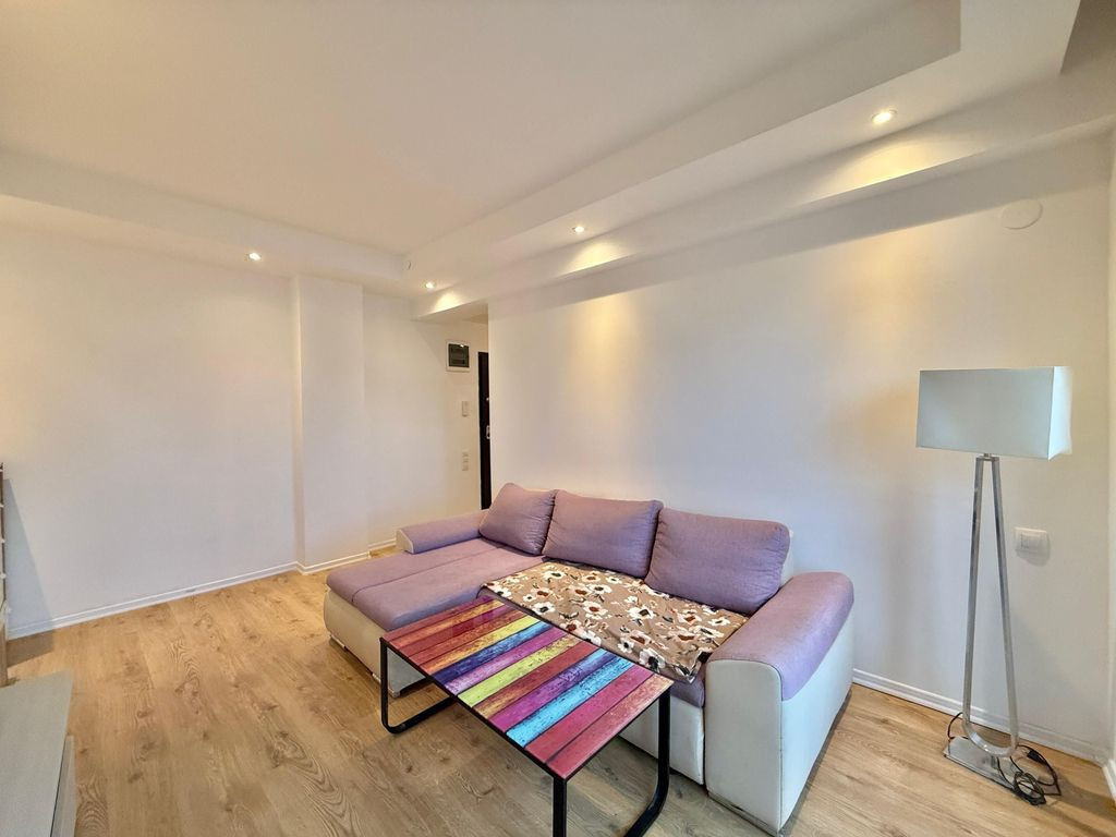 COSMOPOLIS - Apartament Tip studio simplu mobilat si utilat.