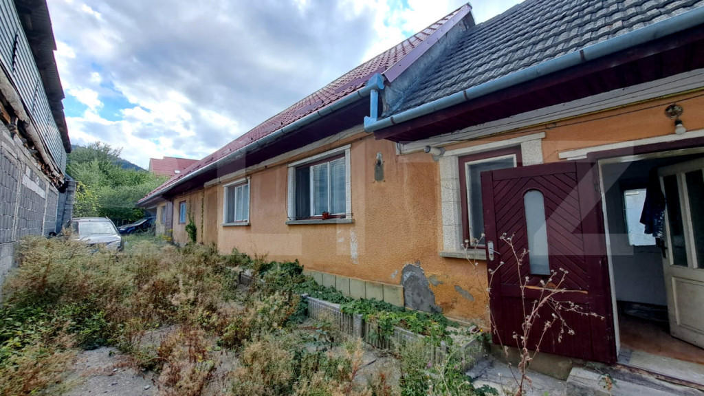Casă de vânzare în Săcele – 4 camere, 2 intrări separ