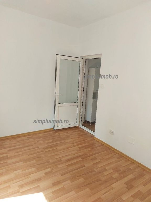 Vând Garsonieră zona Mall Vitan DUDESTI