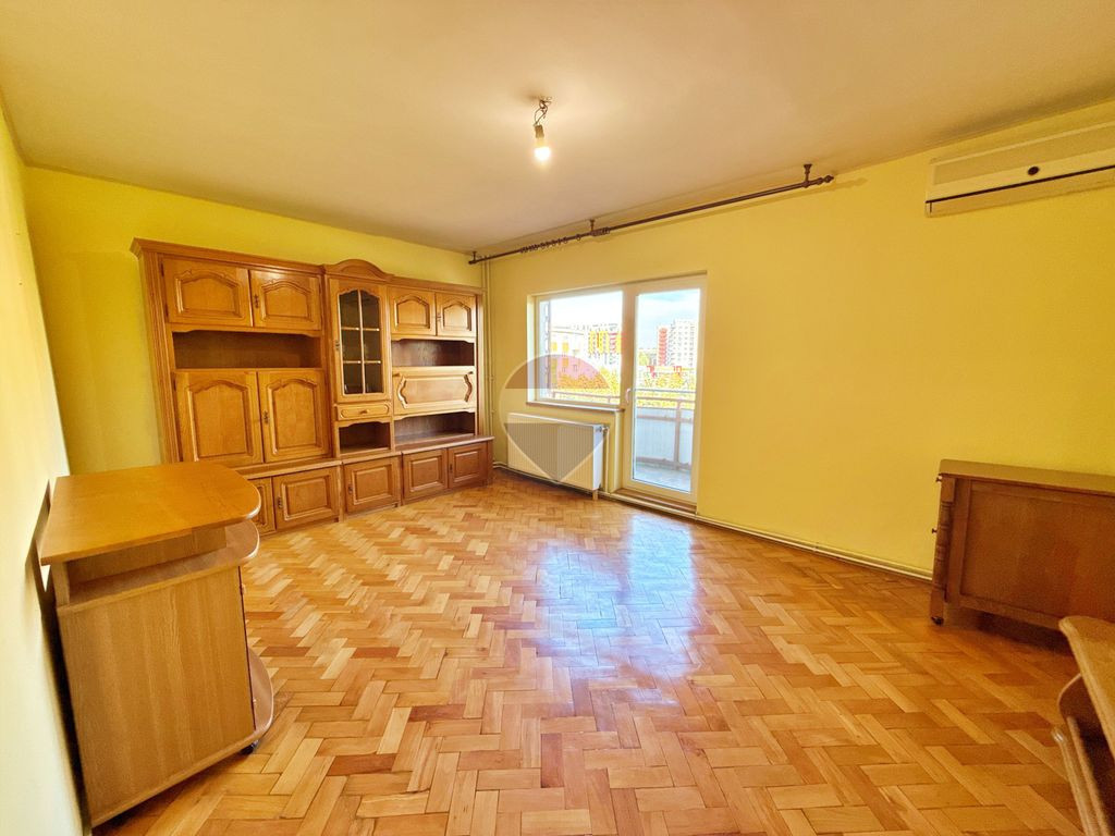 Apartament decomandat cu 3 camere, 2 balcoane și boxă