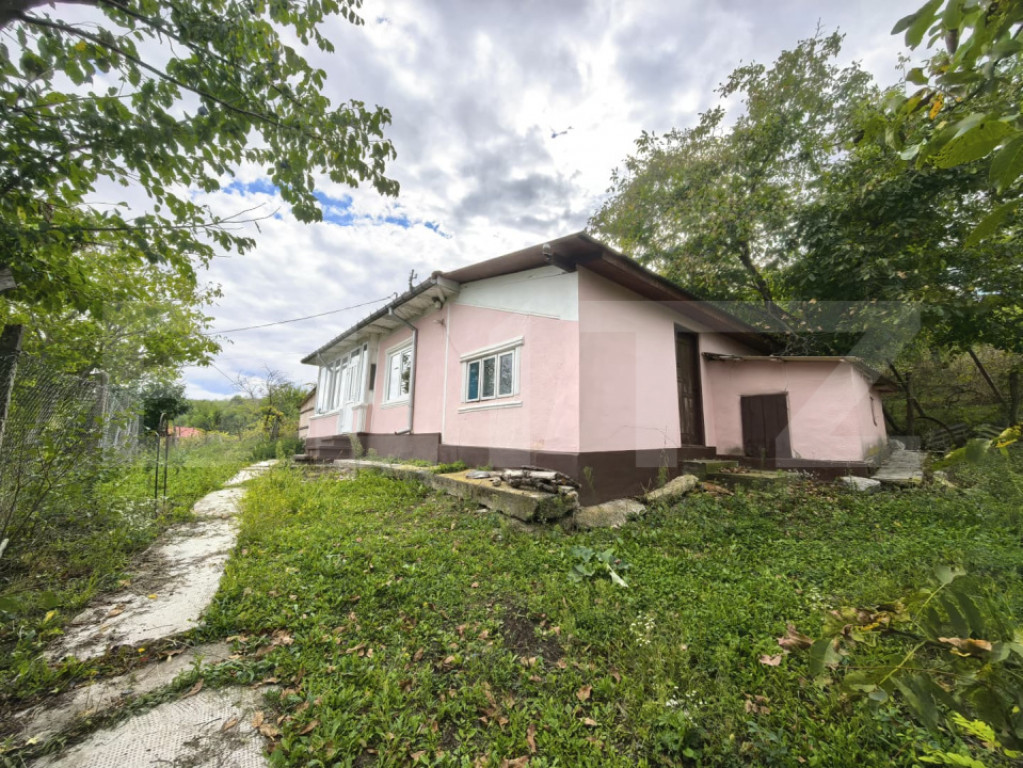 Casa de vanzare, 74 mp, teren 2.982 mp, zona Costuleni – D
