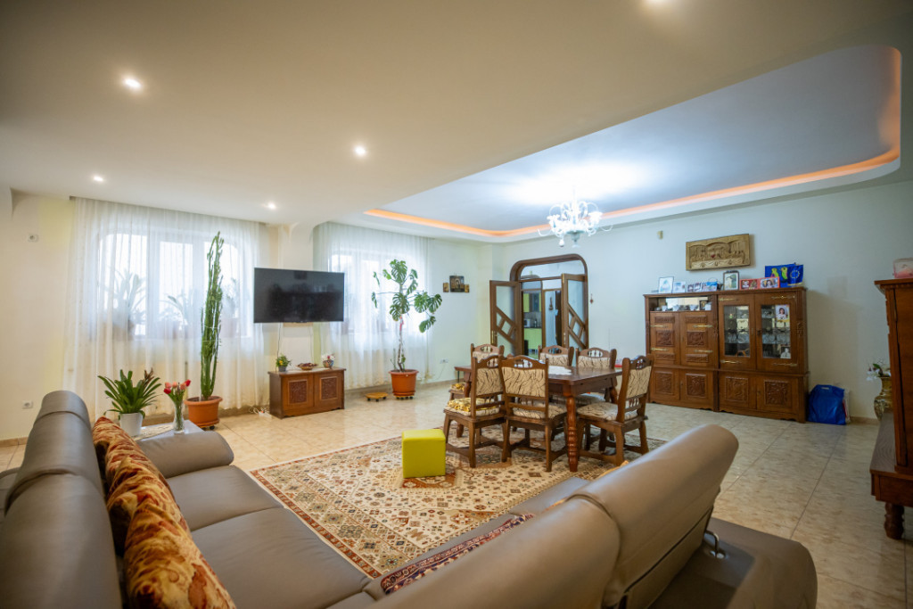 EXCLUSIVITATE! CASĂ ULTRACENTRALĂ DE VÂNZARE – CONSTAN?