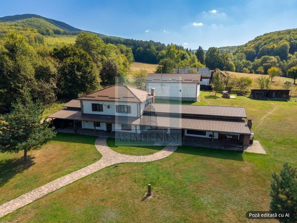Complex Turistic activ, 2 lacuri ,teren 16800 mp -zona Valea Dobârlău