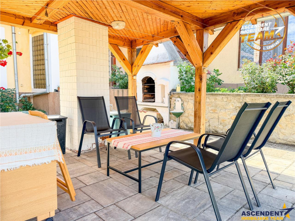Casa cu potential, acces la din 2 strazi, 512 mp teren,