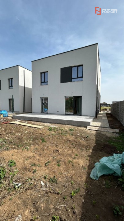 Duplex 5 camere spatios, cu 3 locuri de parcare - Dumbravita