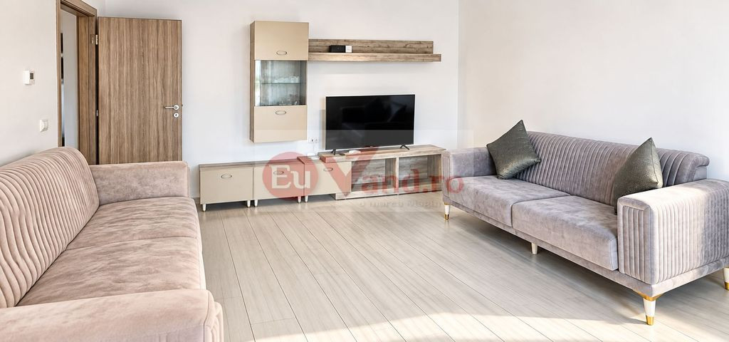 Apartament cu 3 camere - str. Domneasca, ultracentral, bloc nou - 700 euro
