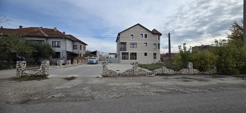 IMOBIL DE ÎNCHIRIAT – 6 APARTAMENTE | 22 LOCURI DE CAZARE