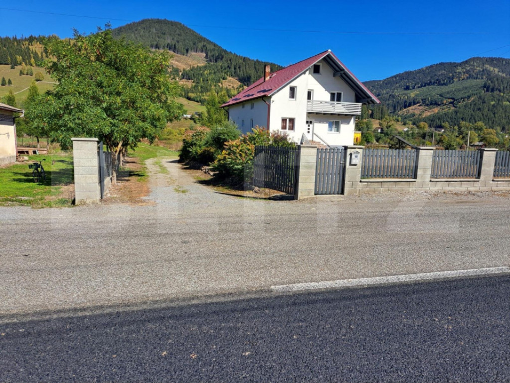 Casa în Botos cu iaz și 2 ha teren, jud. Suceava