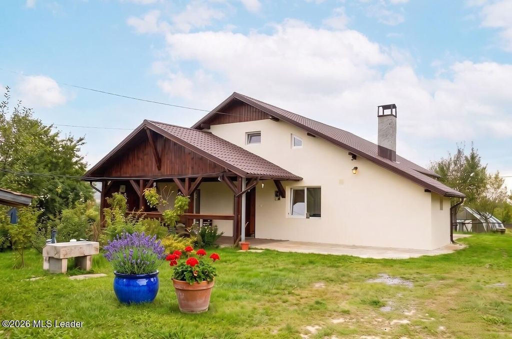Curtea de Arges - Casa P+M, 270 mp, Teren 3149 mp
