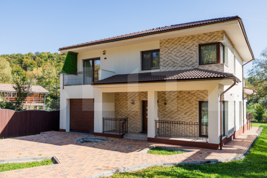 Vila de lux , 240 mp , 4 dormitoare , 800 mp teren , Noua