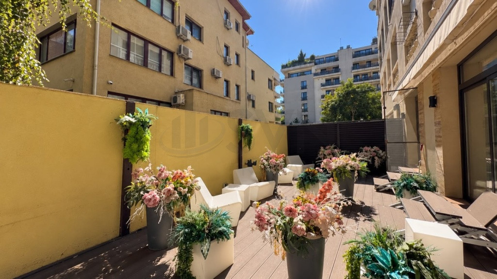 Apartament lux 3 camere, HerДѓstrДѓu, decomandat, terasДѓ, parcare