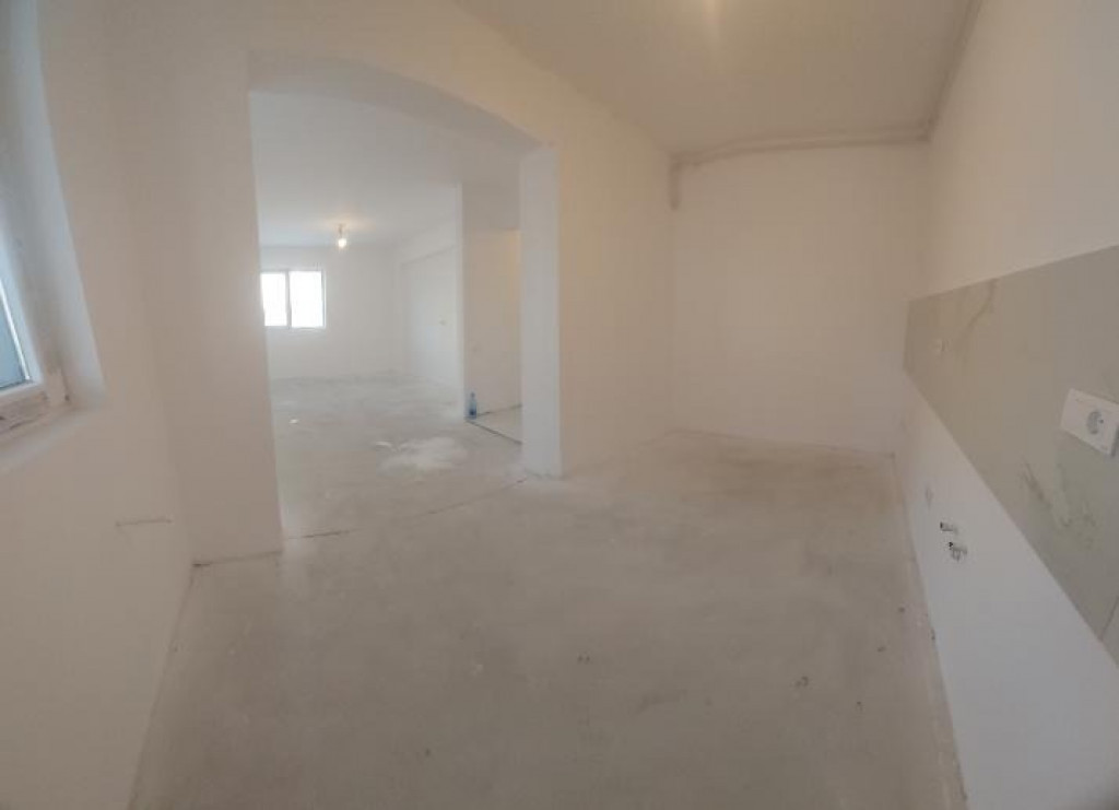 Apartament 2 camere, bucatarie semi-inchisa, parter-mutare imediată
