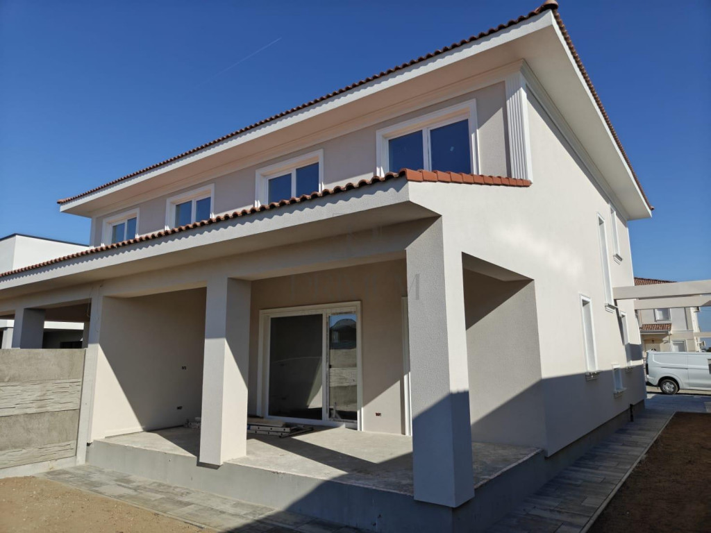 Duplex 5 camere - finisaje la alegere - teren generos