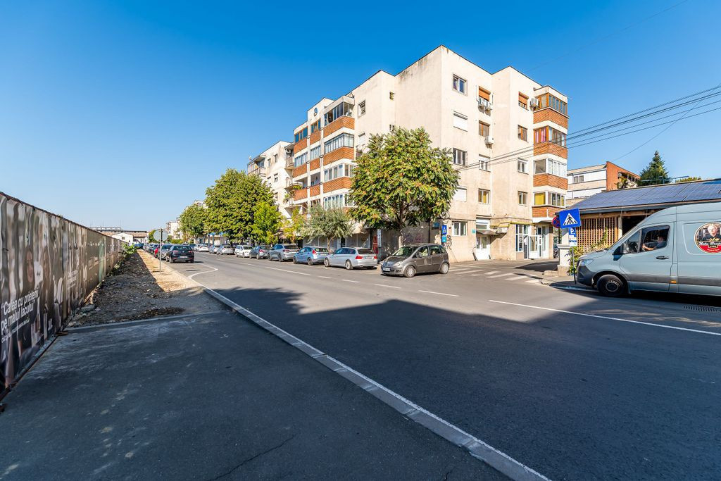 Apartament 3 camere, etaj 1, zona Băncilor / Podgoria