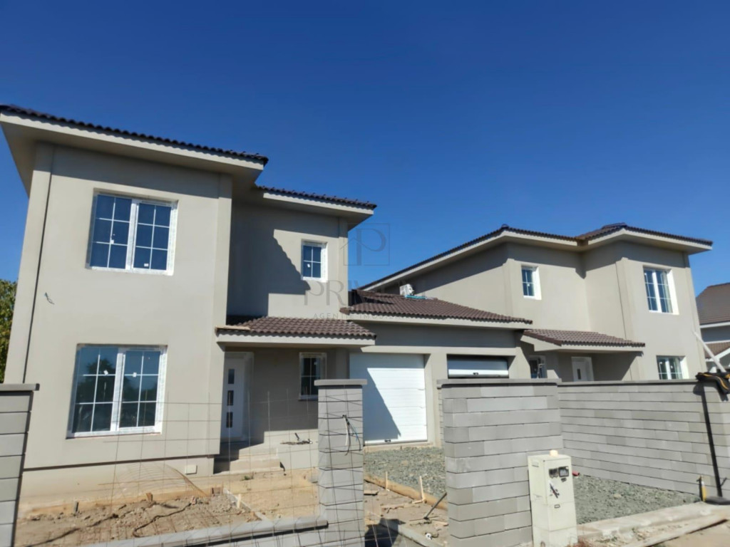 Duplex despartit prin garaj - teren 400 mp 5 camere -