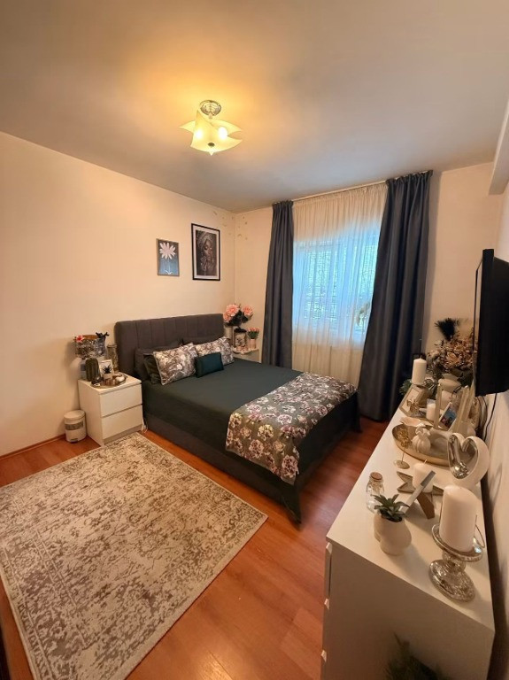 Apartament 2 camere, etaj 1, balcon, parcare privata,Eroilor Floresti