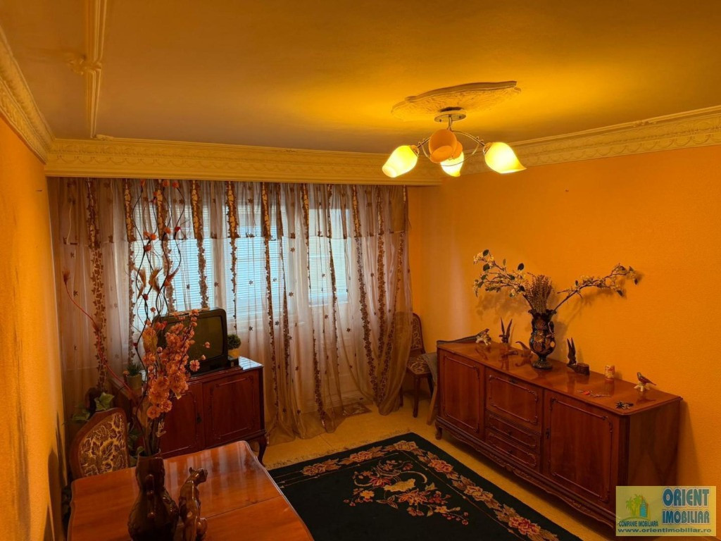 Km 4-5, de vanzare apartament decomandat, 3 camere, mobilat