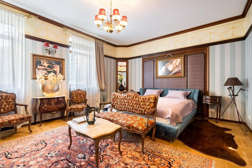 ARMENEASCA, APARTAMENT ELEGANT, SINGUR PE NIVEL, 185 MP!