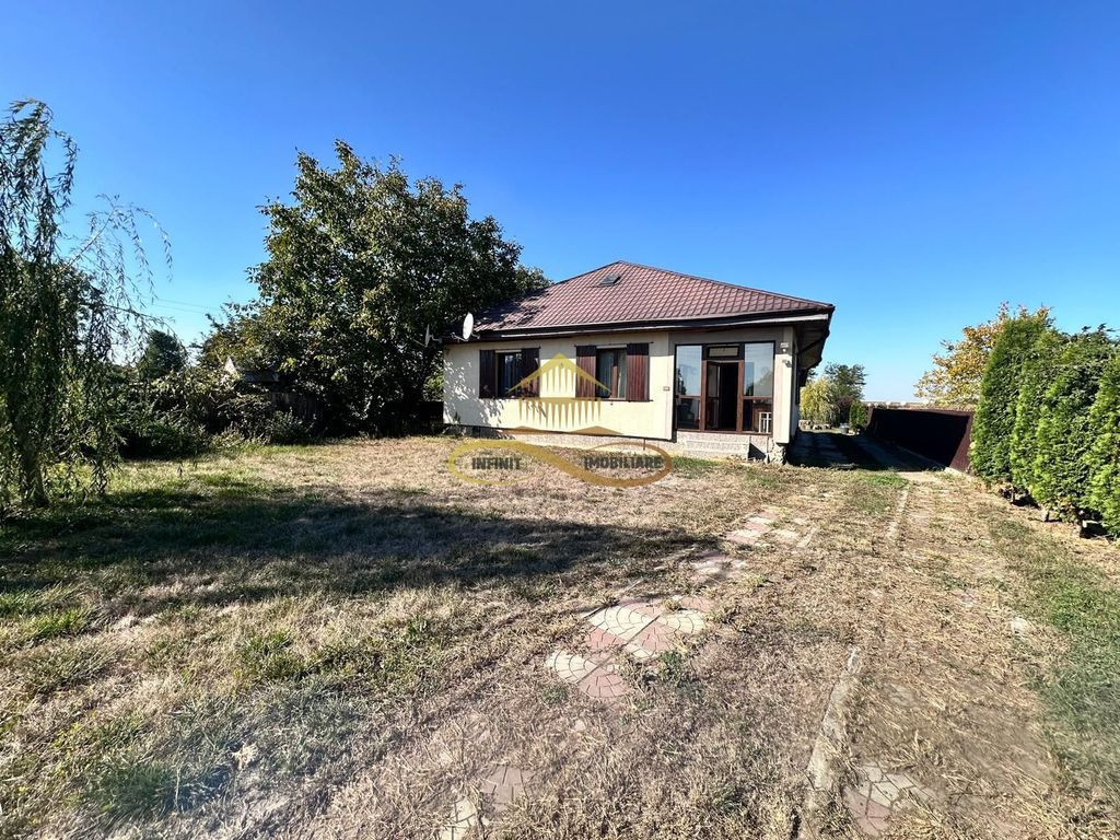 De vanzare casa 4 camere Siretu Saucesti