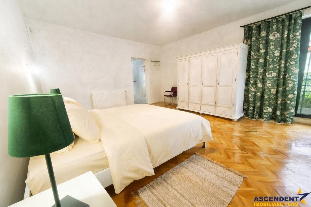 Vila cu etaj, curte proprie si livada, parcare interioara, B
