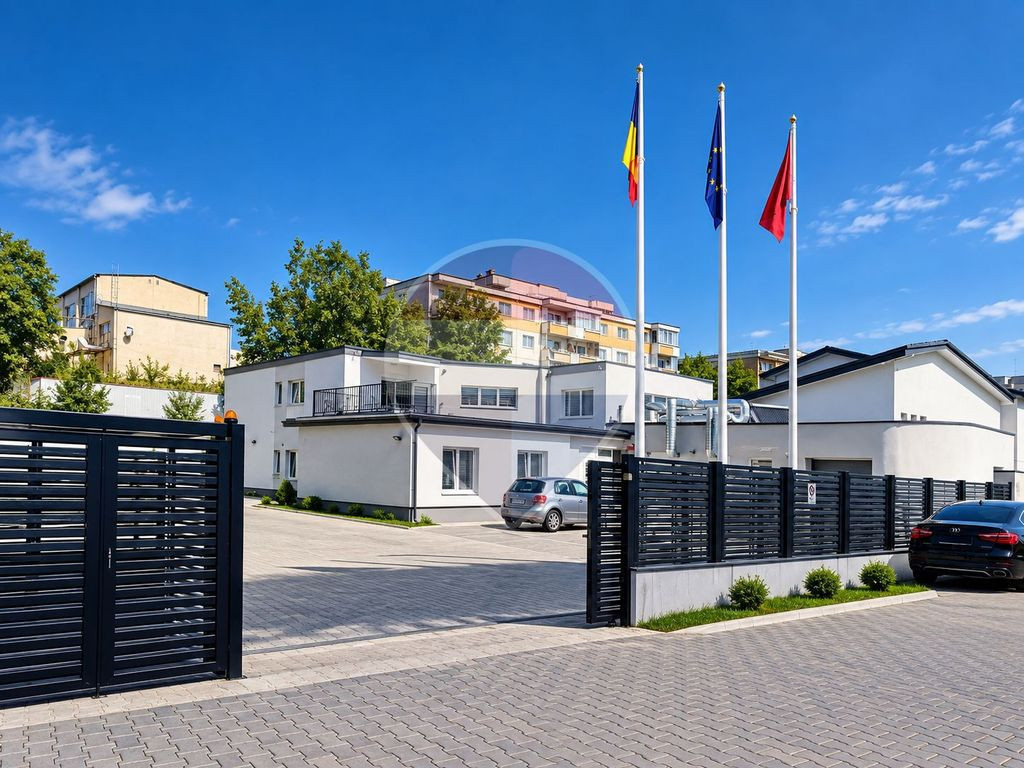 Casa cu 10 camere de vanzare pe str. Corneliu Coposu