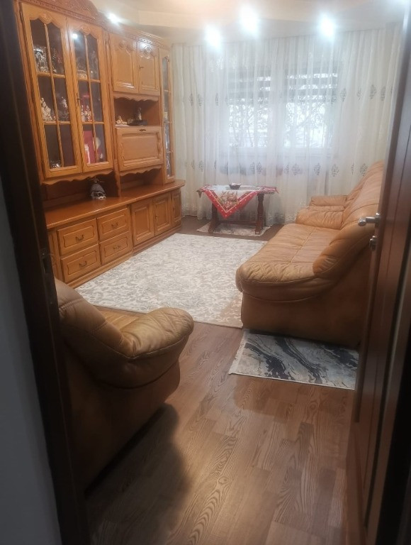 Apartament Cu 3 Camere Decomandate - Parter Zona Burdujeni-Cuza Voda 2