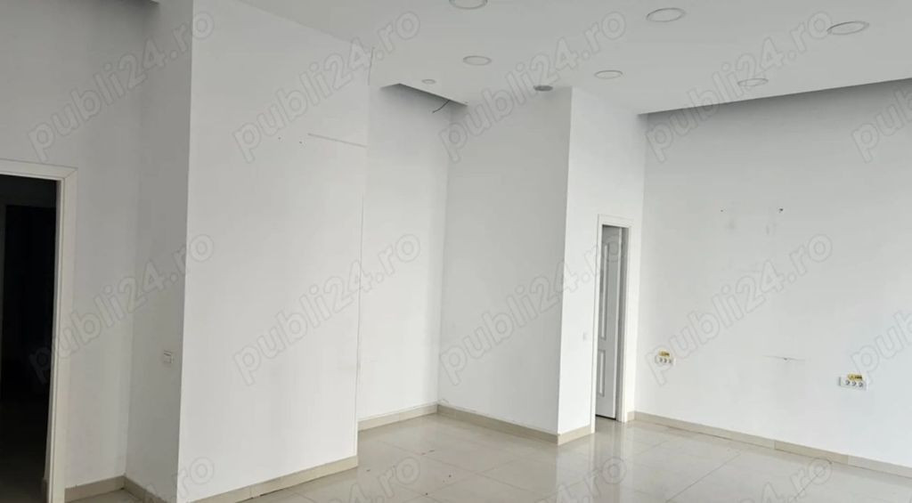 Cladire cu suprafata de 400 mp si parcare 350 mp
