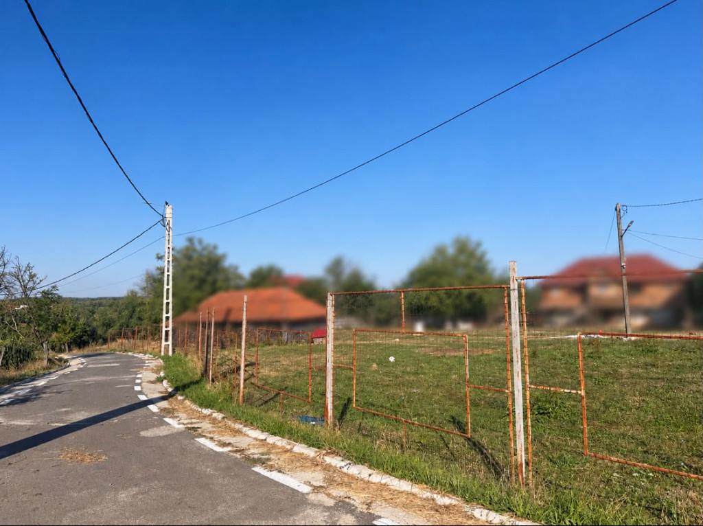 Teren Albota 1312 mp - deschidere 44 metri - toate utilitati