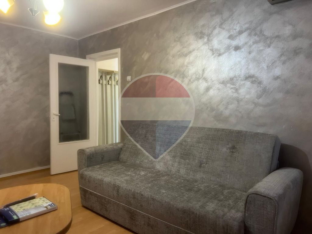 Apartament 2 camere zona Boul Rosu