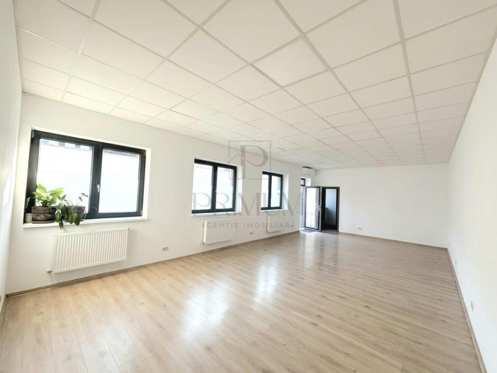 Spatiu renovat modern ideal salon de infrumusetare, birouri