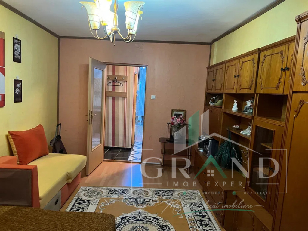 Apartament 3 camere de închiriat, str. Năsăud