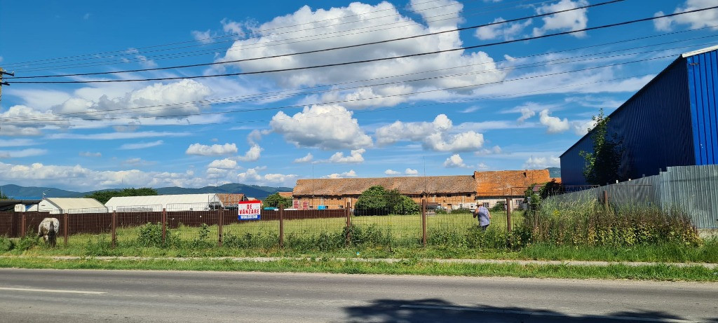 Vând teren intravilan comercial - productie 4400mp