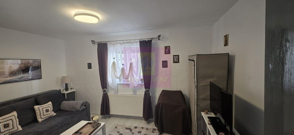 Garsoniera de vanzare in Sinaia – zona Spital
