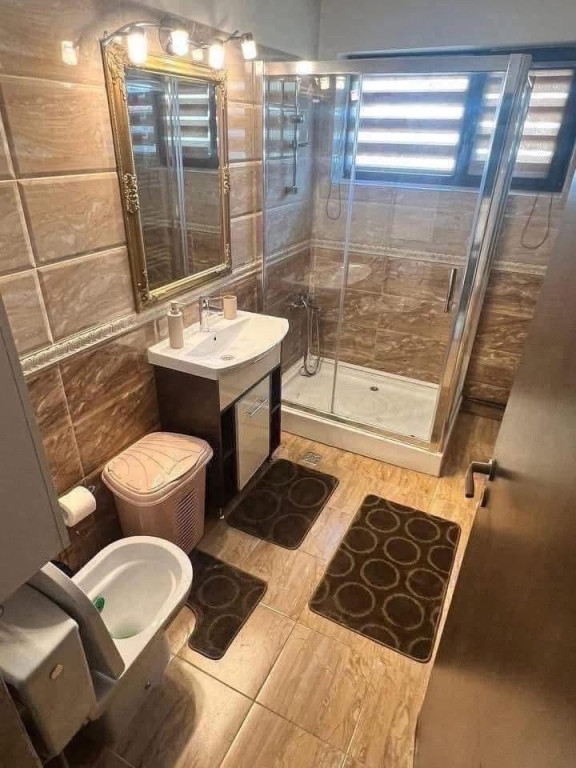Închiriez apartament 2 camere bloc nou Ultracentral parcare