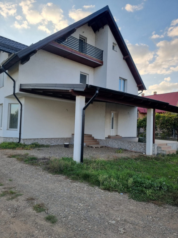 Casa tip duplex, 320 mp, Dornesti