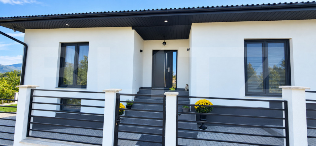 Casă 5 camere , aproape de Sibiu, in zona Tocile 220 mp u