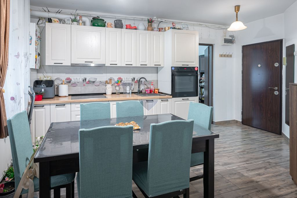 De vânzare apartament cu 2 camere în Săcele - cartier Ștefan cel Mare