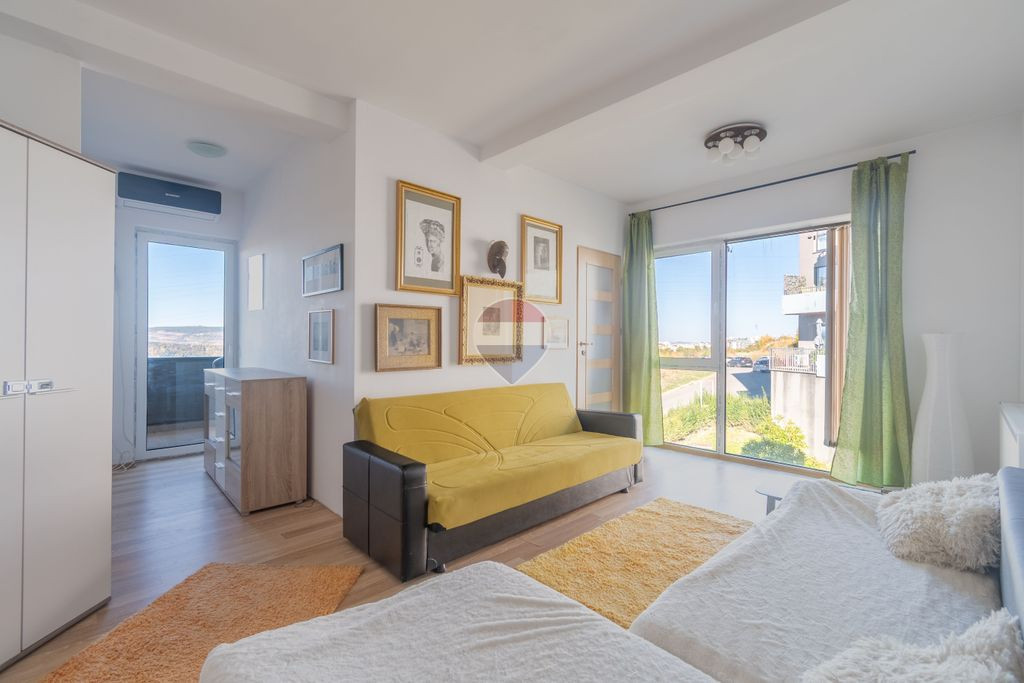 Apartament cu 1.5 camere de vanzare, 40 mp + terasa 12mp, Parcare