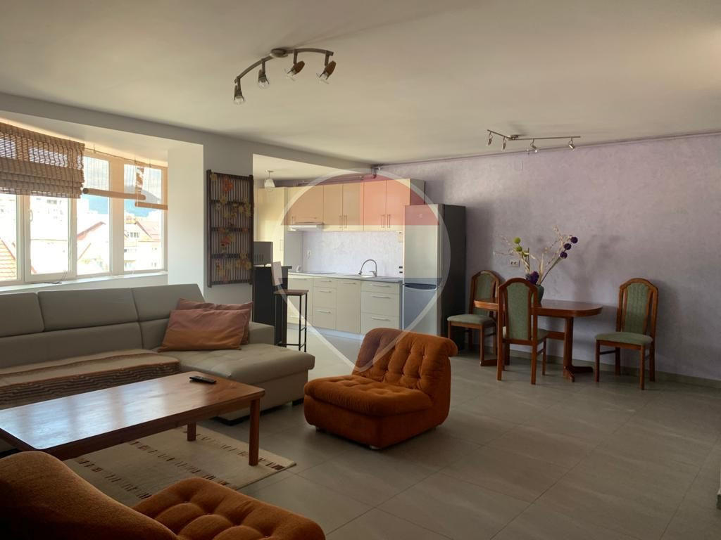 Apartament cu 3 camere de închiriat ultracentral