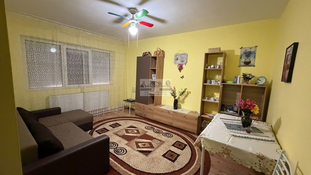 Apartament 2 camere, decomandat, etaj 2