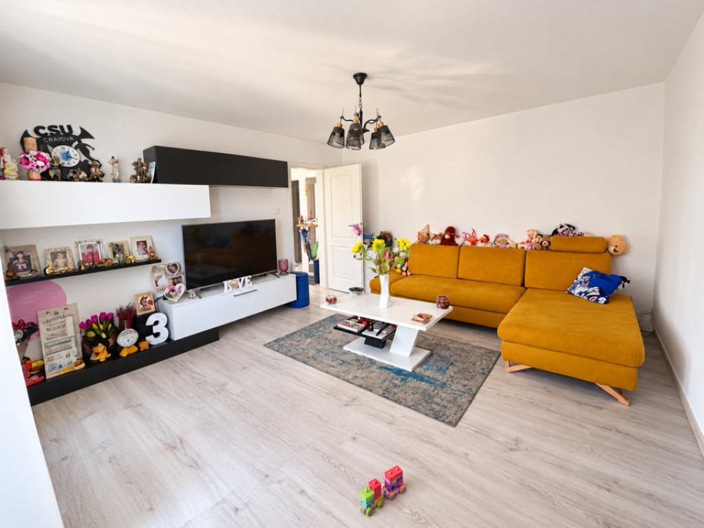 Apartament 3 camere, 60 mp, zona Calea Bucuresti