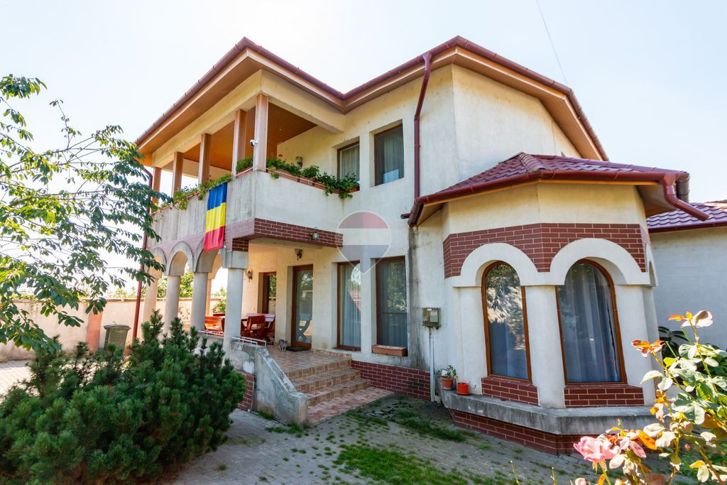 Casă Paulesti P+1E cu beci, teren 500 mp, vedere liberă – Păulești
