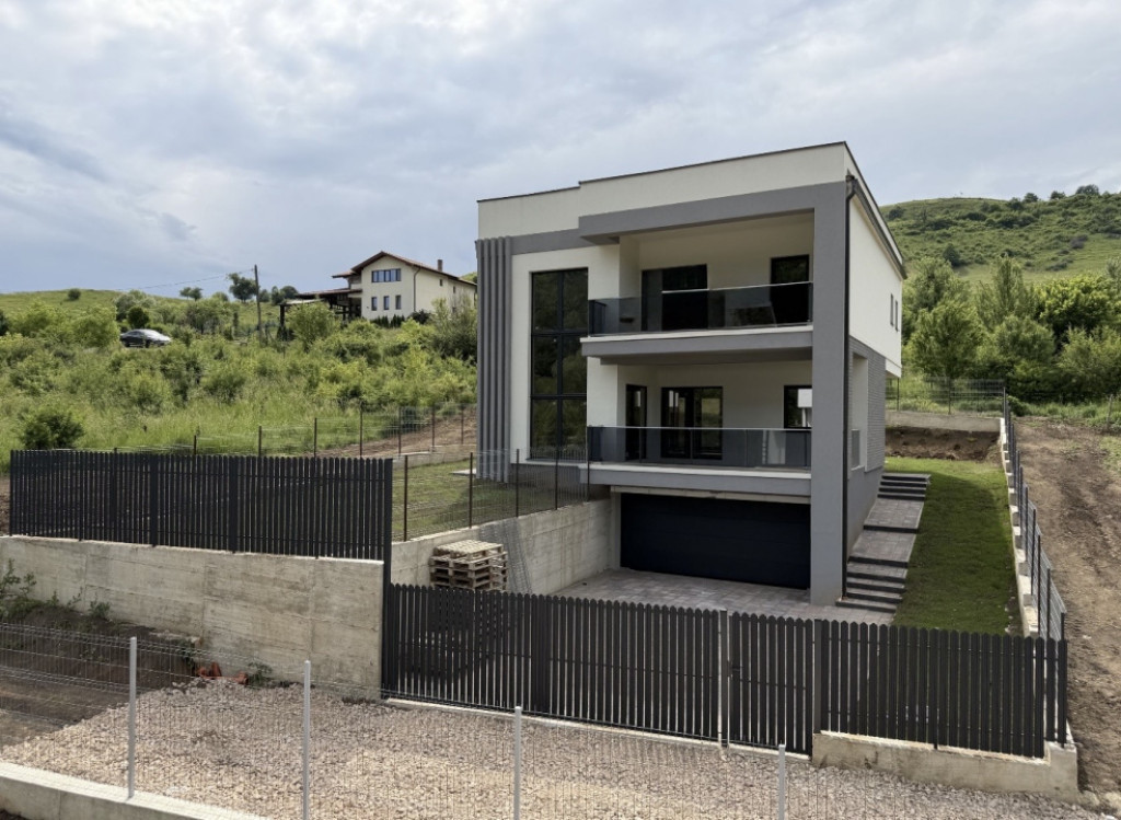 Casa cu 4 camere in Cluj zona Roata Faget