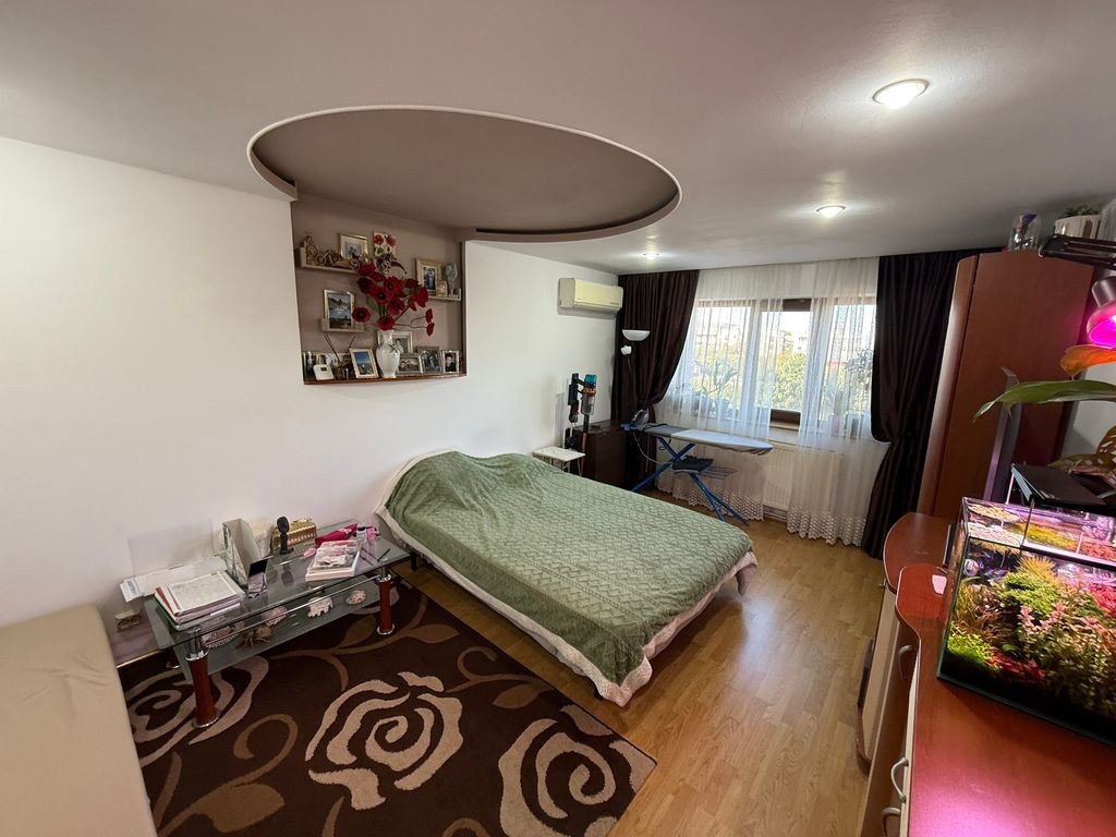 Apartament 3 camere zona KM 5