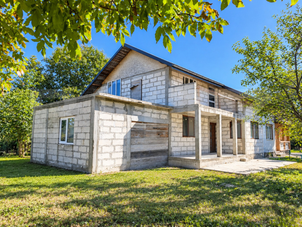 Casa duplex, 226 mp, 1600 mp teren, zona Prisacani