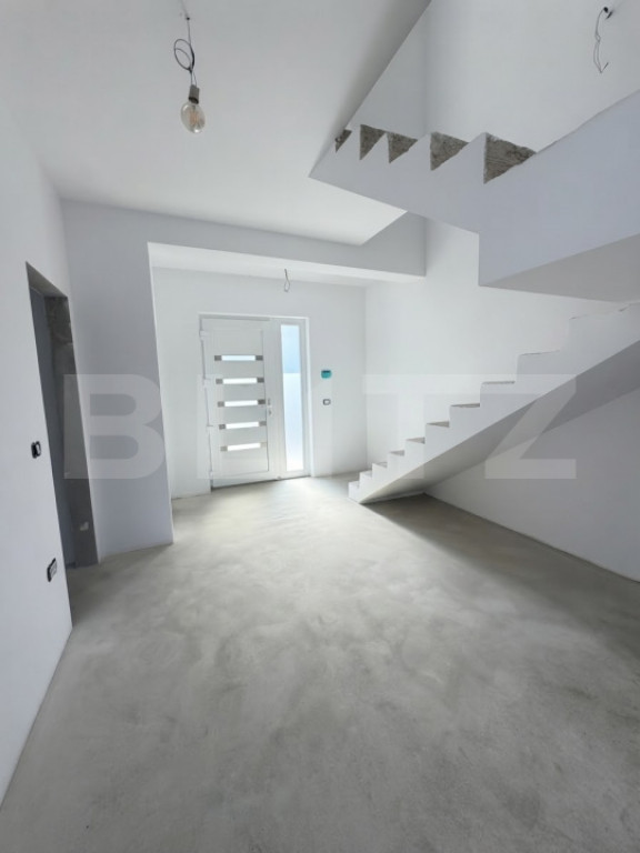 Duplex Modern în Dumbrăvița | Garaj, Curte Amenajată, 3