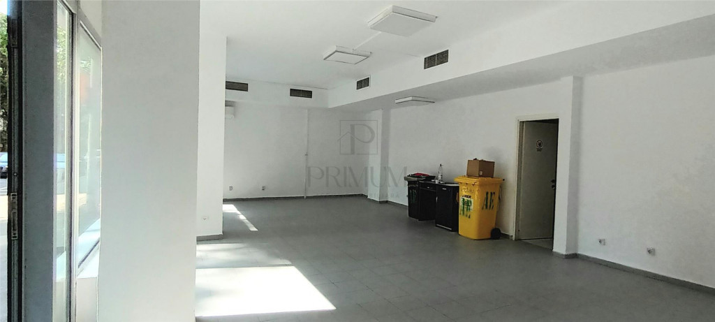 Spatiu comercial cu vitrina mare - Dambovita