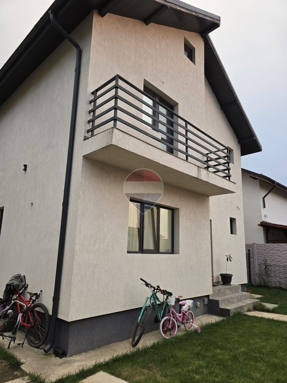 Vila de vânzare , P+1, S.U.100mp-Cartierul Independenței
