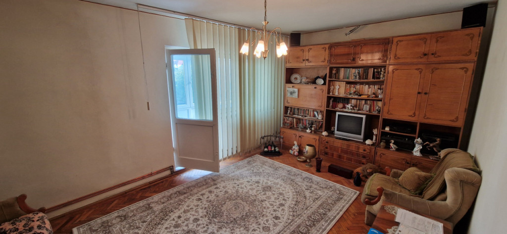 Apartament 3 camere cu 3 băi, bloc nou, terasă, zona Rocad